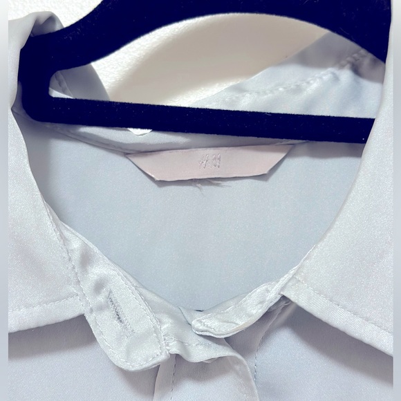 H&M Blouse - Picture 2 of 3